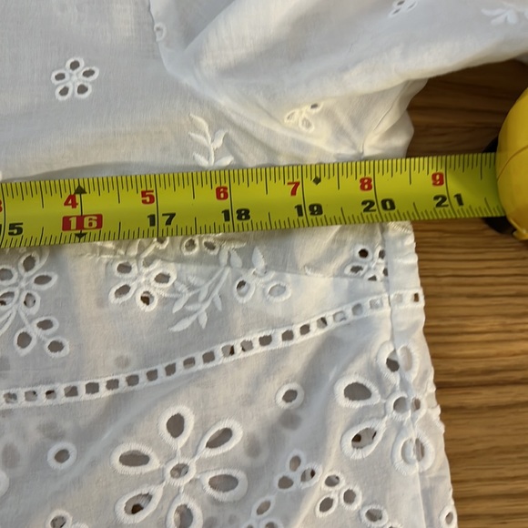 CAbi Blouse - #6084 - White Lace Cut Out Eyelet.  Size Medium. - Picture 10 of 13